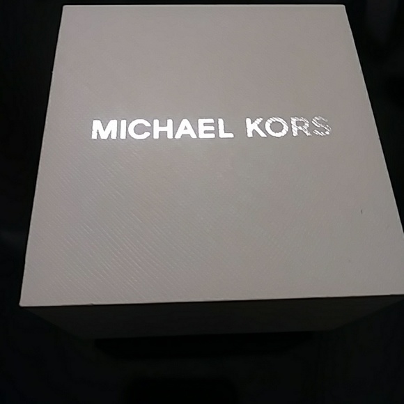 Brand New still in box Michael Kors Watch main image 5
